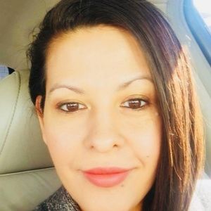 Meet your Posher, Yanualia